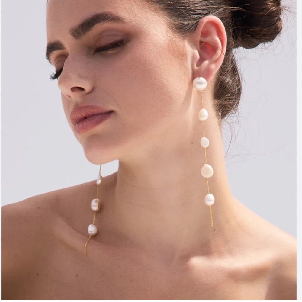 NWOT cult Gaia Elegant Gold and Pearl Drop Earrings